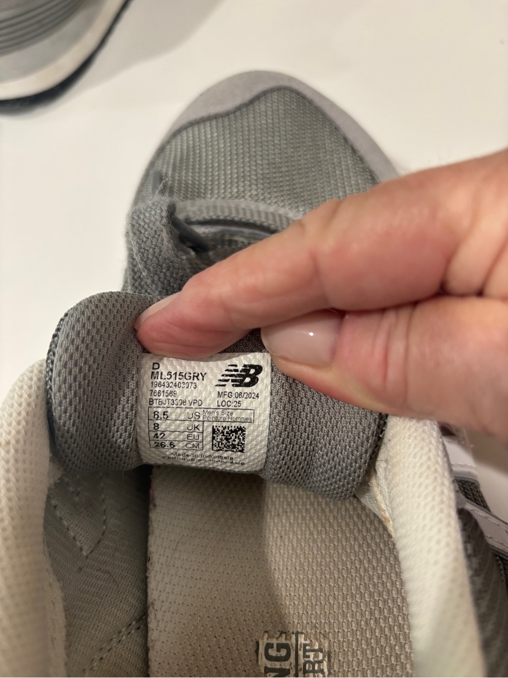 Men’s New Balance Gray and White Retro Runner Sneakers Size 8.5 - Picture 4 of 7